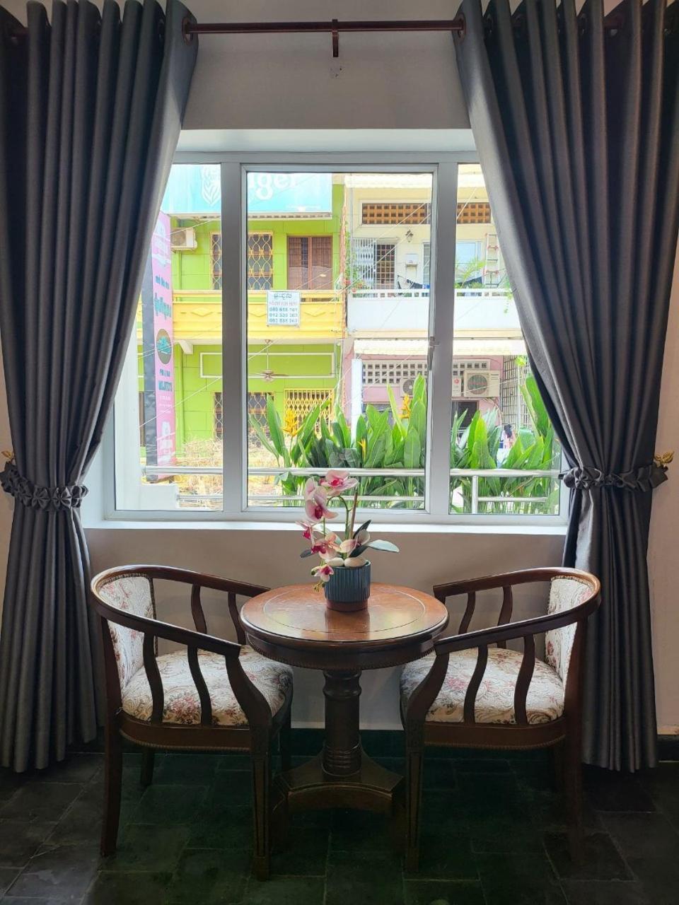 Sun Chakra Boutique Hotel Phnom Penh Bagian luar foto