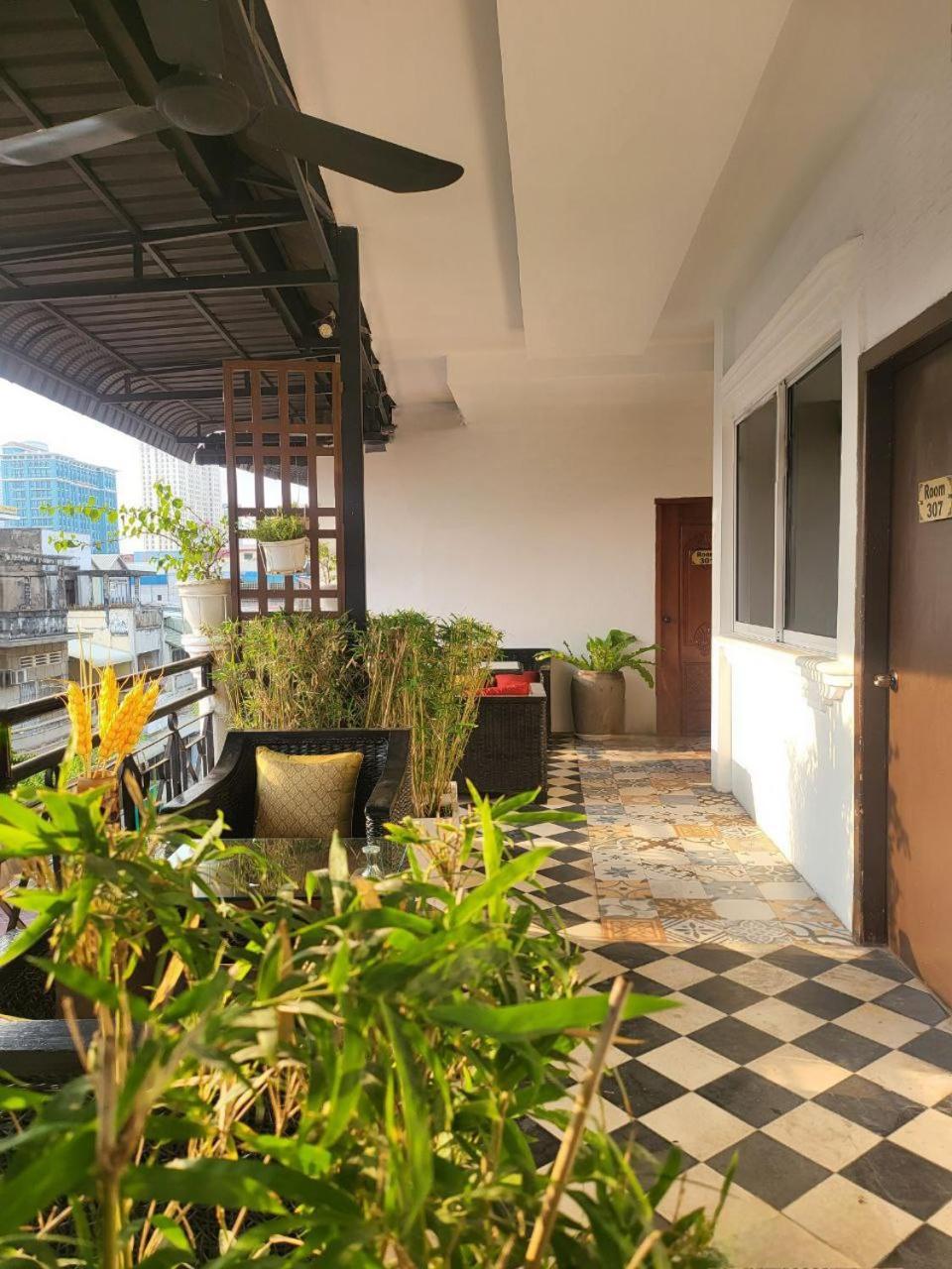 Sun Chakra Boutique Hotel Phnom Penh Bagian luar foto