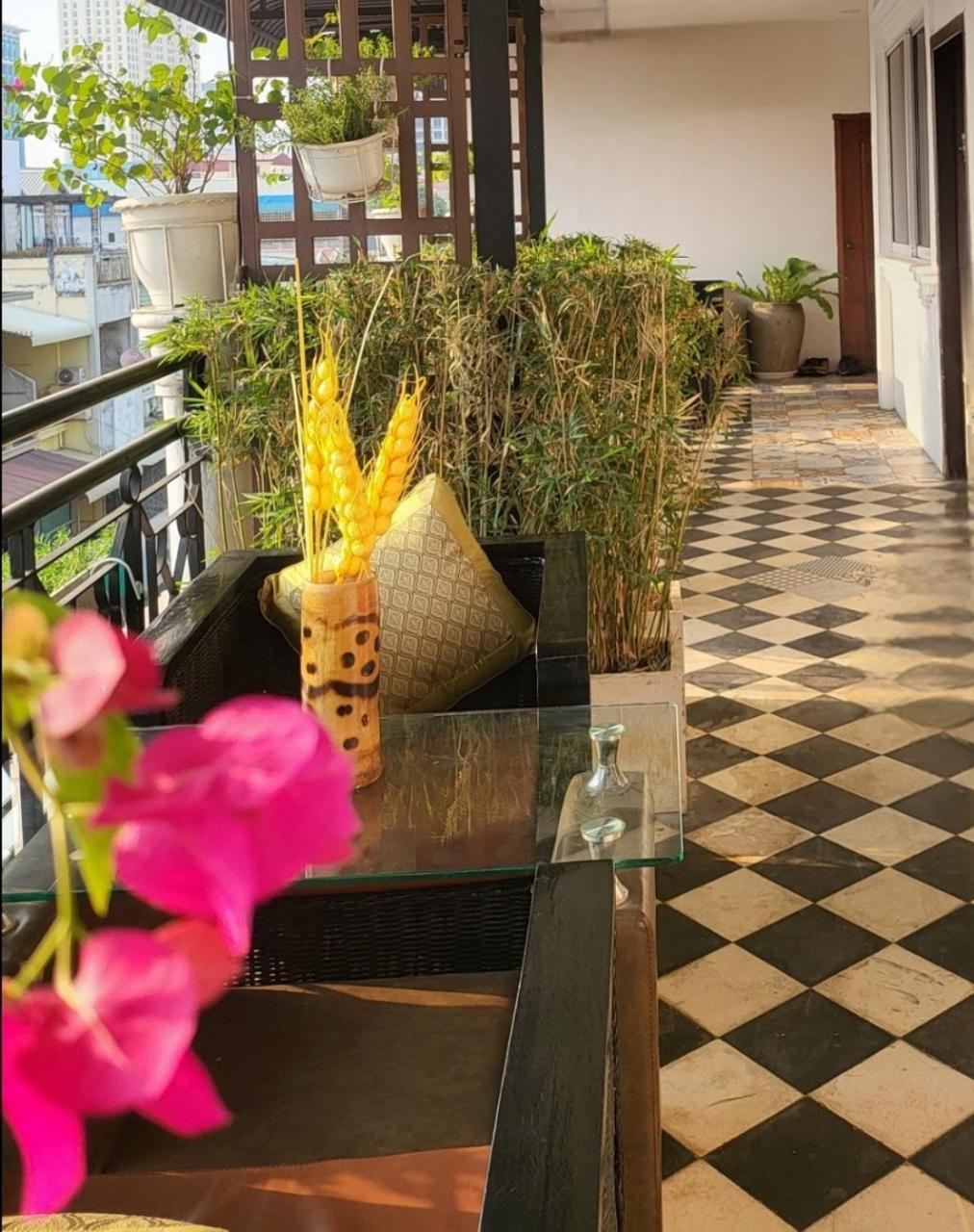 Sun Chakra Boutique Hotel Phnom Penh Bagian luar foto